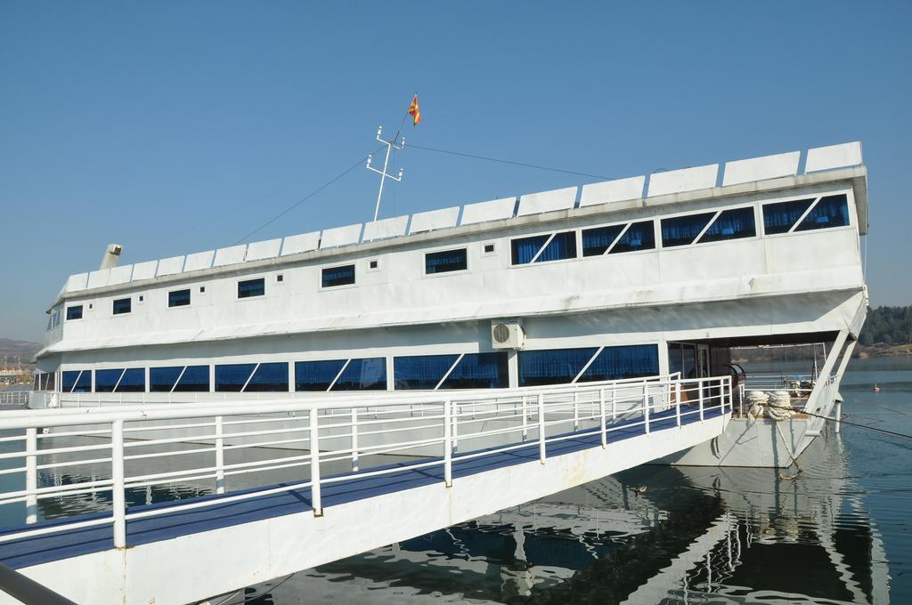 Hotel Brod Panini Велес Екстериор снимка