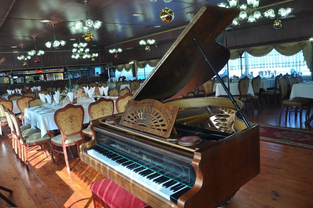 Hotel Brod Panini Велес Екстериор снимка