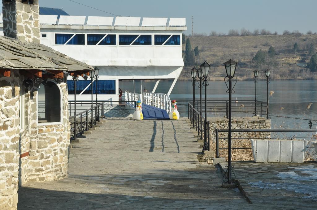 Hotel Brod Panini Велес Екстериор снимка