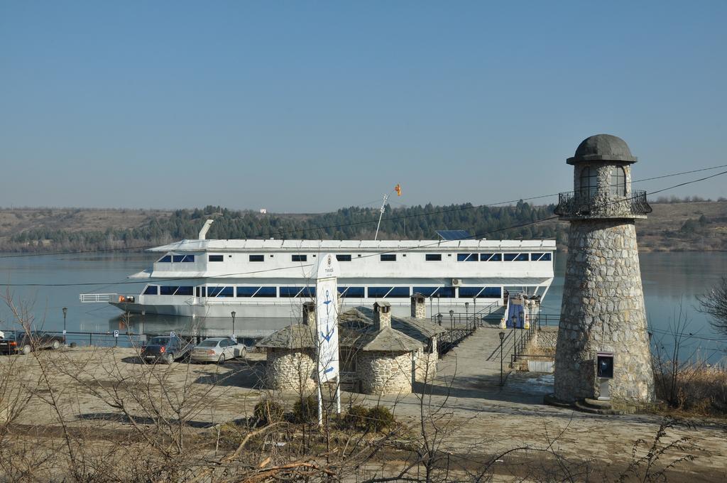 Hotel Brod Panini Велес Екстериор снимка