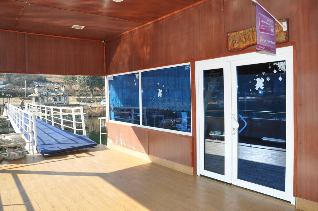 Hotel Brod Panini Велес Екстериор снимка