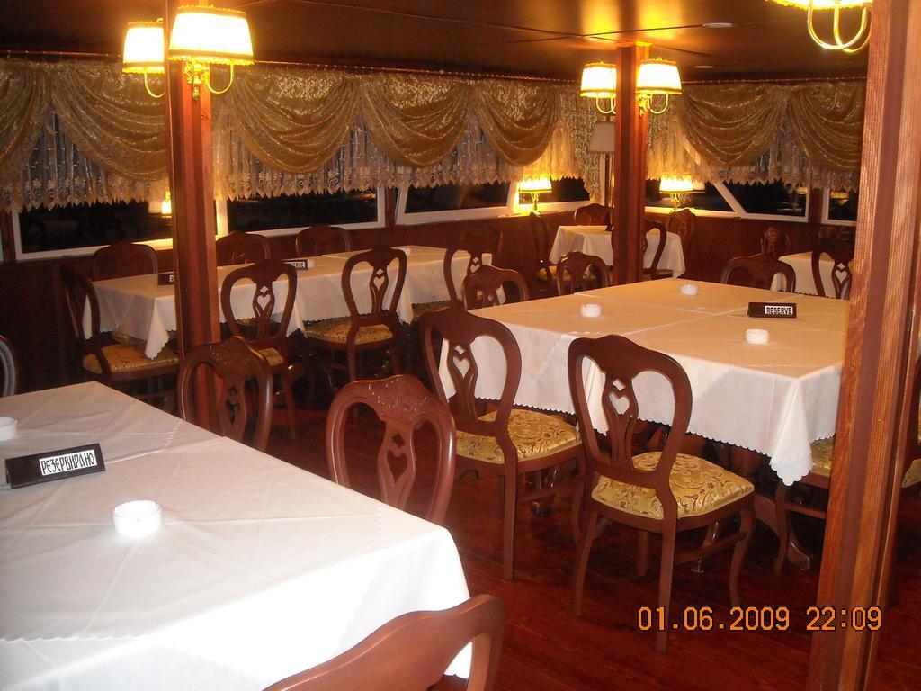 Hotel Brod Panini Велес Екстериор снимка