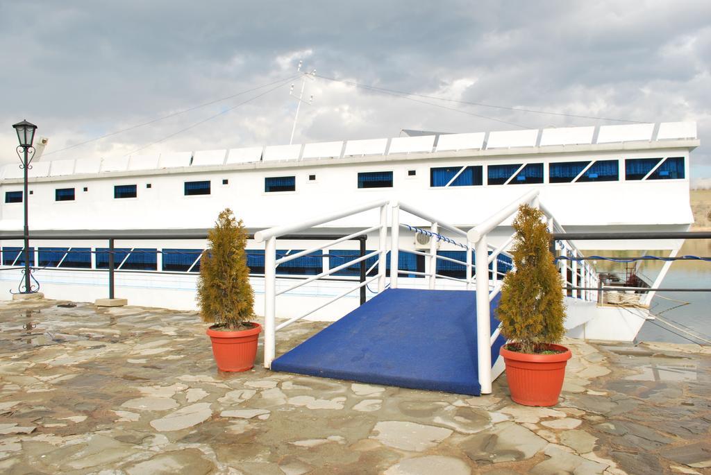 Hotel Brod Panini Велес Екстериор снимка