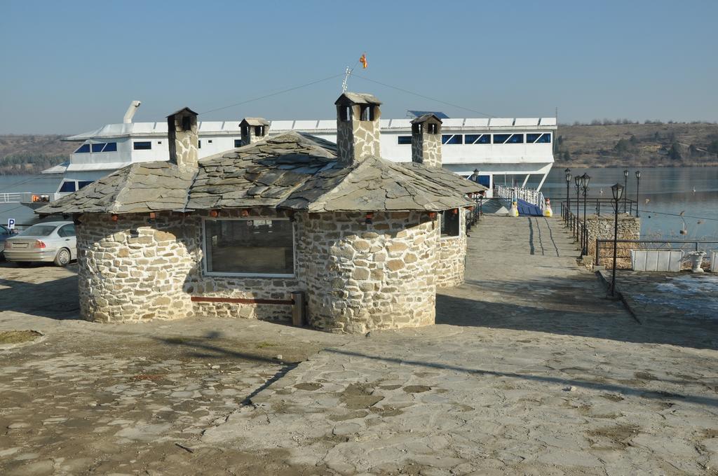 Hotel Brod Panini Велес Екстериор снимка