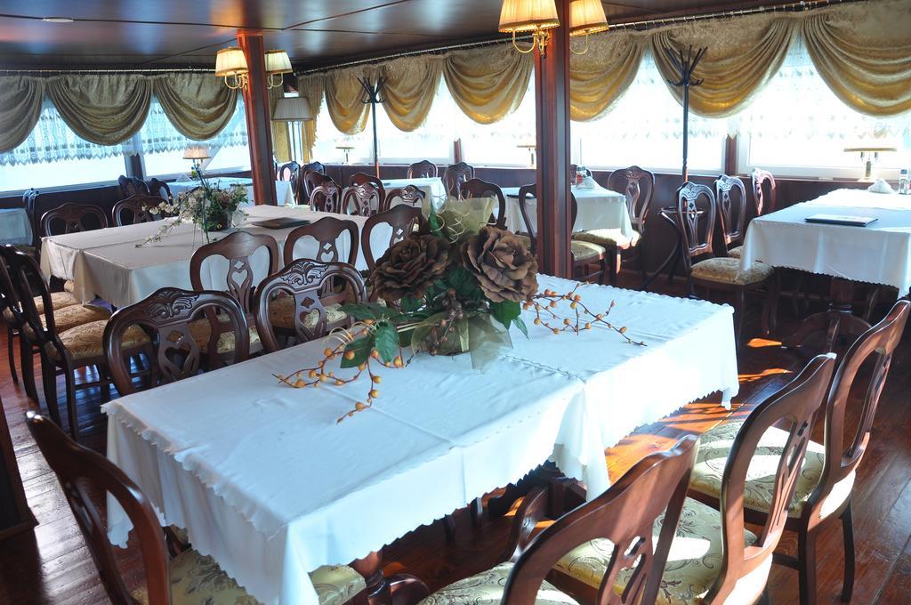 Hotel Brod Panini Велес Екстериор снимка